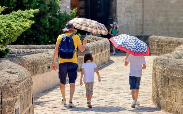 how to manage sudden weather changes on tours