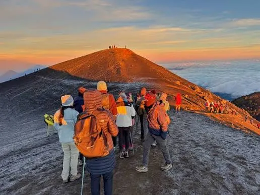 Low-Cost Geotourism Logistics: Safe Volcanic Ascent Strategies and Budget Frameworks