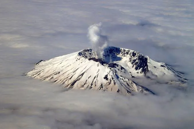 Volcanic Geography of North America: Tectonic Evolution and Field Stratigraphy Guidelines