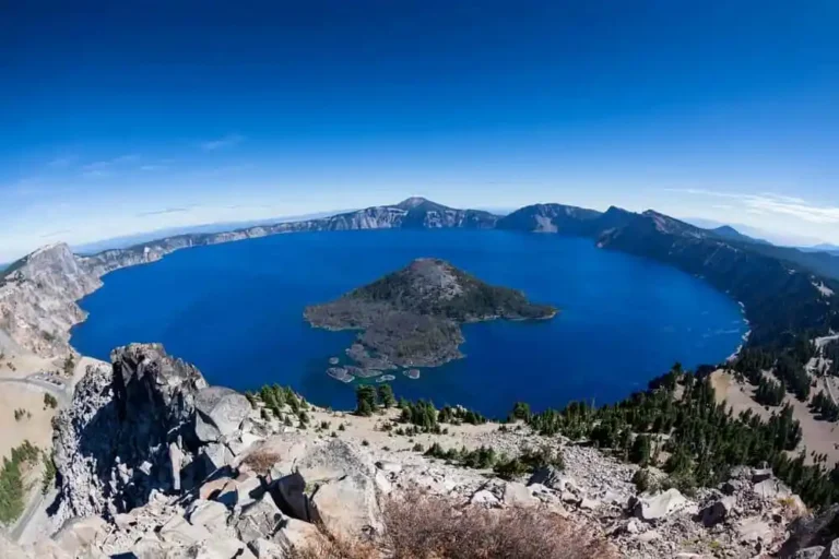 Scenic Volcano Destinations USA: Geological Guide & Alpine Routes